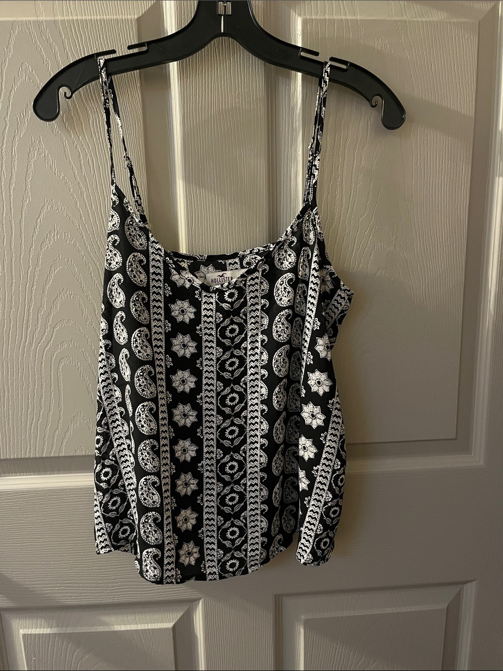 7/$20 Hollister Black & White Patterned Spaghetti Strap Camisole